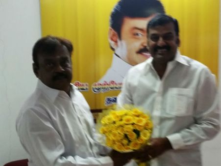 நலம் விசாரிக்க மட்டுமே விஜயகாந்தைச் சந்தித்தேன் - நெப்போலியன்