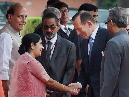 சுஷ்மா சுவராஜைச் சந்தித்தார் ஆஸி. பிரதமர் டோனி அபோட்