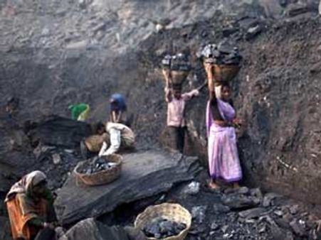 நிலக்கரி சுரங்க ஊழல்: சி.பி.ஐ. குற்றப்பத்திரிகையை திருப்பி அனுப்பியது நீதிமன்றம்!