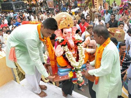 நிழல் உலக தாதா சோட்டா ராஜனும்.. விநாயகர் சதுர்த்தியும்: சர்ச்சை ஃபேஸ்புக் பக்கம்!!