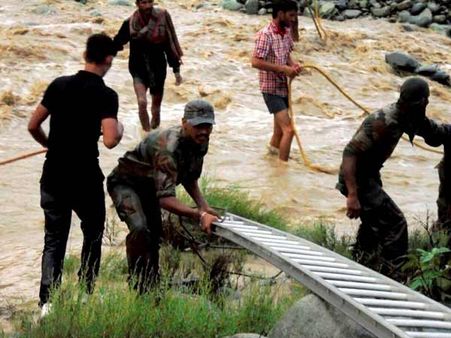 ஜம்மு காஷ்மீர் வெள்ளம்: 200 பேர் பலி! 25,000 பேர் மீட்பு- லட்சக்கணக்கானோர் தவிப்பு!!