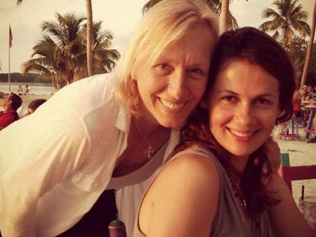 ரஷ்ய அழகியை மணக்கும் 57 வயது மார்டினா நவ்ரத்திலோவா!