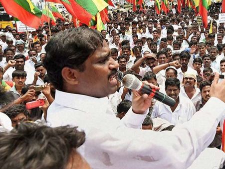 'தமிழினத் துரோகி சுப்ரமணியசுவாமியை உடனடியாக கைது செய்க!' - வேல்முருகன் வலியுறுத்தல்