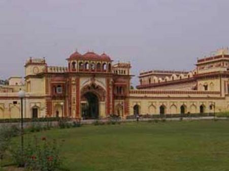 அமேதி அரண்மனையில் பயங்கர சண்டை... துப்பாக்கிச் சூட்டில் போலீஸ்காரர் பலி