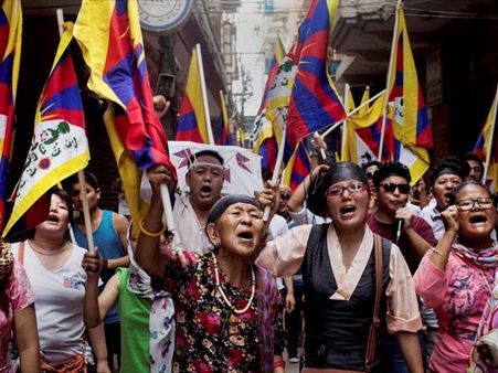 சீனா அதிபர் வருகைக்கு எதிர்ப்பு- 3வது நாளாக டெல்லியில் திபெத்தியர்கள் போராட்டம்!