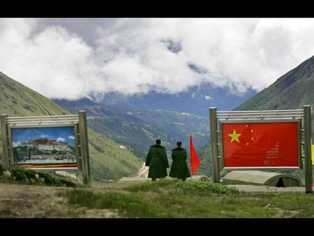 சீன அதிபரின் உத்தரவை மீறி இந்திய எல்லைக்குள் ஊடுருவிய 1,000 சீன ராணுவத்தினர்: வெளியேற மறுப்பு