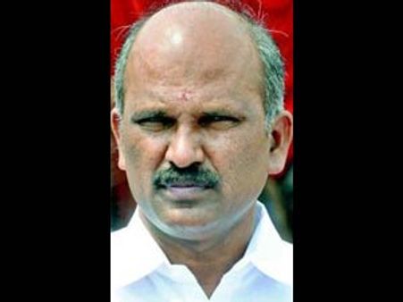 போச்சு, அமைச்சர் பழனியப்பன் பதவிக்கு ஆபத்து.. அமைச்சர் தொகுதியிலேயே அதிமுக தோற்றதால்!!