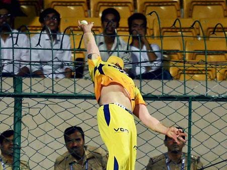 புவியீர்ப்பு விசை கூட புல்லரித்துப் போயிருக்கும் மெக்கல்லத்தின் 