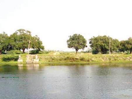 ஊத்துக்காடு கிராமம், மீர்க்குளம் கிராமம்