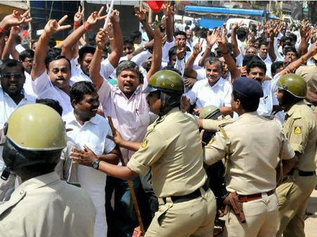 ஜெ.வுக்கு தனியார் மருத்துவமனை வசதி மறுப்பு... ஜெ. கமாண்டோக்கள்- போலீஸ் மோதல்!!!