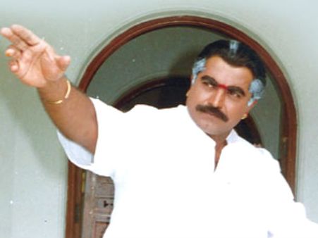 வழக்குகளை தூள்தூளாக்கி தடைகளை தகர்த்தெறிவார் ஜெ: இது 'நாட்டாமை' சரத்குமார் தீர்ப்பு