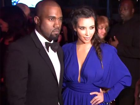 ஓவர் டென்ஷன்... மனஅமைதிக்காக நிர்வாண யோகாவில் ஈடுபடும் கிம் கர்தஷியானும், கணவரும்!