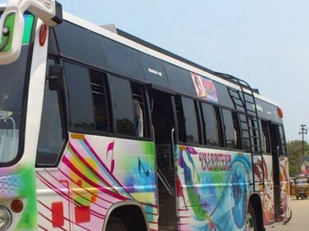 ஜெயலலிதாவை விடுவிக்கக் கோரி நடக்கும் பஸ் ஸ்டிரைக் - நெல்லையில் பயணிகள் அவதி!