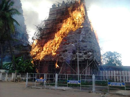 அதிமுகவினர் வெடித்த பட்டாசில் தீப்பிடித்து எரிந்த கோவில் கோபுரம்.. கிராமமே கூடி உண்ணாவிரதம்