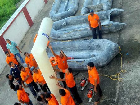 தீவிரவமடையும் ஹூட் ஹூட் புயல்: தயார் நிலையில் ஆந்திரா, ஒடிஷா