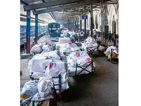 ரயில் நிலையங்களில் தபால்களை இனி பேட்டரி கார் சுமந்து செல்லும்!