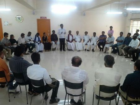 கத்தியை தீபாவளிக்கு அனுமதிப்போம், விஜய்யே வாங்கி தன் பெயரில் வெளியிட்டால்! - வேல் முருகன்