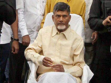 புயல் பாதித்த பகுதிகளில் சரிவர வேலை பார்க்காத அதிகாரிகளை கைது செய்ய நாயுடு உத்தரவு!