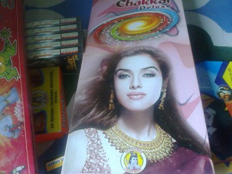 அசின் சக்கரம், அனுஷ்கா சாட்டை.. சினேகா மத்தாப்பு... தீபாவளி பட்டாசுகள்: ஜாக்கிரதை!