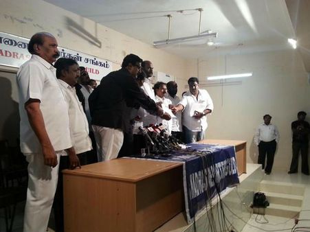 கத்தி-லைக்கா பெயர் நீக்க உறுதி; படம் பார்த்தபின் போராட்டம் வாபஸ்: தமிழர் வாழ்வுரிமைக் கூட்டமைப்பு