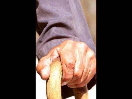 சீனாவில் 60,000 பேர் “செஞ்சுரி” அடித்த தாத்தா, பாட்டிகள்!