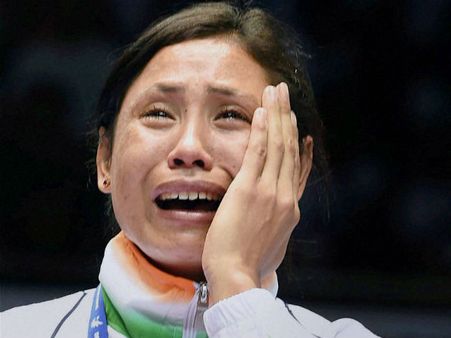 ஆசிய விளையாட்டு போட்டியில் பதக்கம் பெற மறுத்த சரிதா தேவிக்கு தற்காலிக தடை