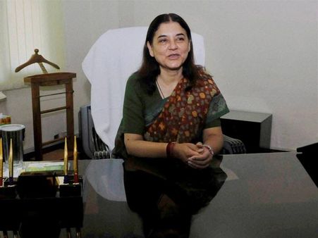 நாய்க் குட்டியின் வாயில் துணியை அடைத்து, உயிர் போகும் வரை அடித்தார்...!