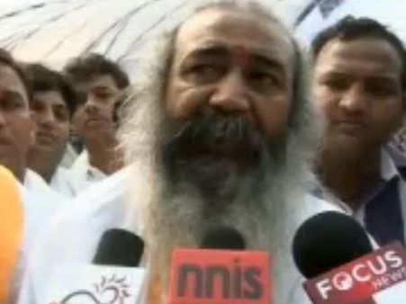 யார் பெரியவர்?.. சாய்பாபாவா, சங்கராச்சாரியாரா... உ.பியில் சாதுக்கள் கூடி விவாதிக்கிறார்கள்!