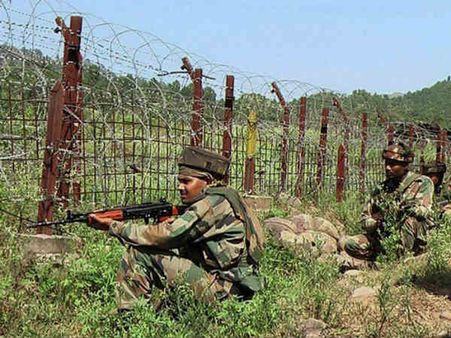 'புல்’அறுக்க எல்லை தாண்டியவர் சுட்டுக்கொலை: இந்திய தூதருக்கு பாக். சம்மன்