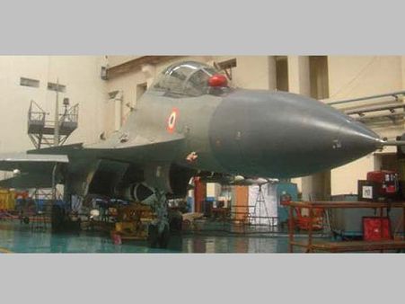 பிரமோஸ் ஏவுகணைகளை சுமந்து செல்லும் வகையில் சுகோய் போர் விமானங்களில் மாற்றம்