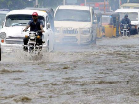 குறைந்த காற்றழுத்த நிலை.. தமிழகத்தில் இன்றும் தொடரும் மழை!