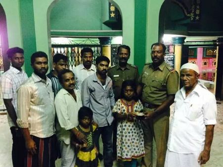 சிறுமியின் கண் சிகிச்சைக்கு உதவிய இஸ்லாமிய இளைஞர்கள்