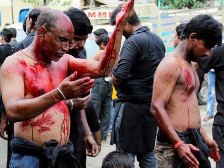 மொகரம்: ஷியா முஸ்லீம்கள் ரத்தம் சொட்டச் சொட்ட துக்கம் அனுஷ்டிப்பு