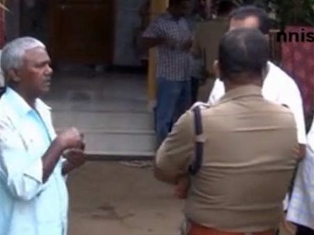 வீடு புகுந்து கல்லூரி உதவி பேராசிரியை வெட்டிக் கொலை- தாய் படுகாயம்: போலீஸ் விசாரணை