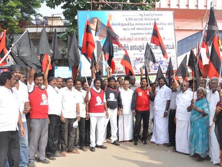 இலங்கை பிரதமர் வருகைக்கு எதிர்ப்பு: திருத்தணியில் மதிமுகவினர் கறுப்புக்கொடி ஆர்பாட்டம்