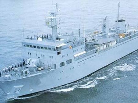 விசாகப்பட்டினம் கடலில் போர் கப்பல் மூழ்கி விபத்து: ஒருவர் பலி, 4 பேர் மாயம்