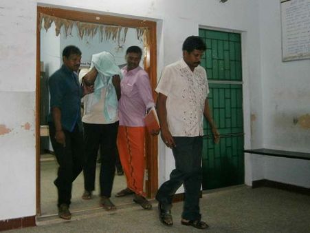 ரூ. 10,000 லஞ்சம் வாங்கி சிக்கிய இன்ஸ்பெக்டர்....!