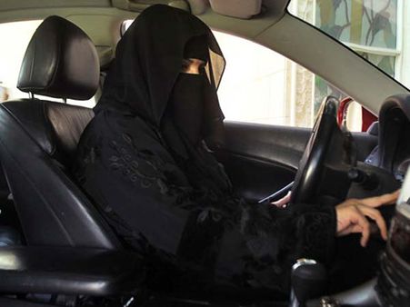 சவுதியில் நிபந்தனைகளுடன் பெண்கள் கார் ஓட்ட அனுமதியா?.. புரளி என்கிறது அரசு