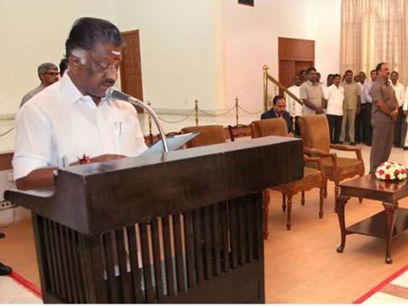 பினாமி முதல்வர்