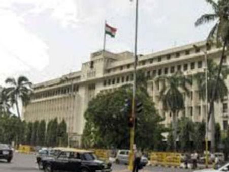 மகாராஷ்டிரா சட்டசபையில் அமளி- ஆளுநர் காயம்! 5 காங். எம்.எல்.ஏக்கள் 2 ஆண்டுகள் சஸ்பென்ட்!!