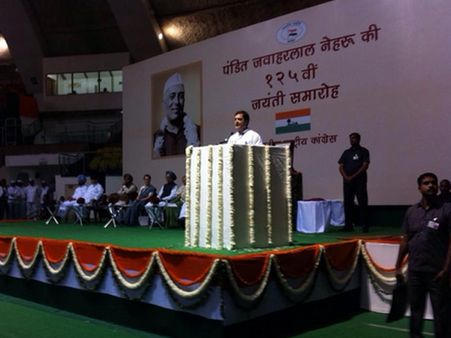 ஒரு புறம் தூய்மை இந்தியா திட்டம்.. மறுபுறம் மதவாத விஷம்: மோடி சர்க்கார் மீது ராகுல் கடும் தாக்கு!!