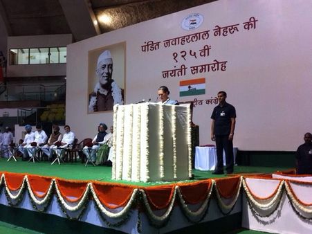 நேருவின் சித்தாந்தத்தையும் பாரம்பரியத்தையும் அழிக்க முயற்சி: பாஜக மீது சோனியா குற்றச்சாட்டு!