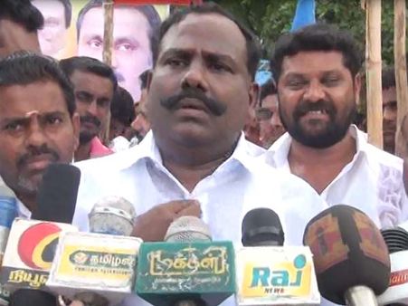 கொட்டும் மழையையும் பொருட்படுத்தாமல் பால் விலை உயர்வைக் கண்டித்து பா.ம.க போராட்டம்!