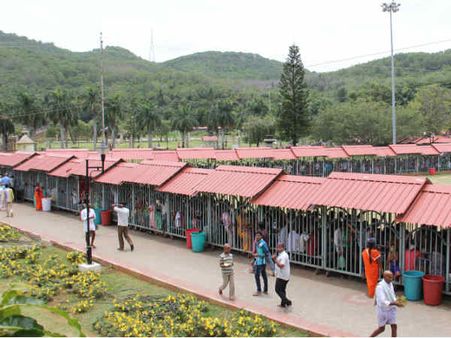 திருப்பதியில் 2015 முதல் அனைத்து கட்டண சேவைகளும் ஆன்லைனில் மட்டுமே முன்பதிவு