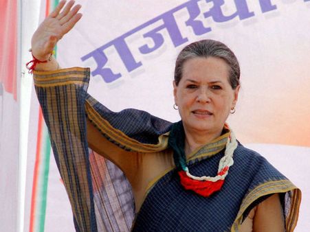 இந்தியாவில் ஜனநாயகத்தை நிலை நிறுத்தியது நேருவின் சாதனை: சோனியா பாராட்டு