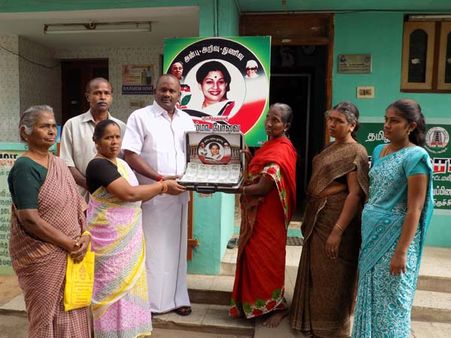 3 ஏழைகளின் மருத்துவ சிகிச்சைக்காக தனது 40வது மாத ஊதியத்தை அளித்த அதிமுக எம்.எல்.ஏ காமராஜ்