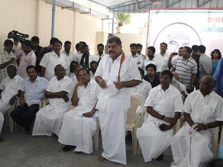 ஜி.கே.வாசனை சந்தித்து ஆலோசனை நடத்திய வெளிநாட்டுக்காரர்கள்!