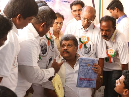 கட்சி விளக்கப் பிரசாரத்தைத் தொடங்கி வைத்தார் வாசன்.. ‘நாளை நமதே’சிடியும் வெளியீடு!