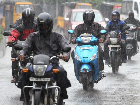 வங்க கடலில் குறைந்த காற்றழுத்த தாழ்வுநிலை: மழை வரும், குடையோட போங்க!