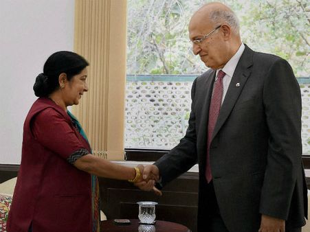 டெல்லியில் பாலஸ்தீன அதிபரின் சிறப்புத் தூதர் - சுஷ்மா சுவராஜுடன் சந்திப்பு